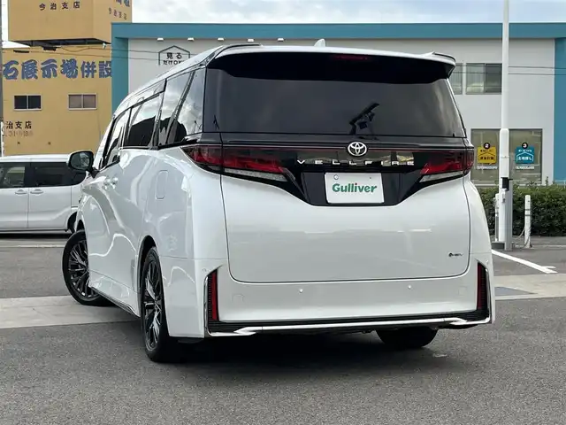 トヨタ ヴェルファイア ハイブリット Z プレミア 愛媛県 2023(令5)年 0.9万km プラチナホワイトパールマイカ 登録時走行距離：9038Km/メーカーオプション純正14インチHDナビ/AM/FM/フルセグTV/Bluetooth/ビルトインＥＴＣ2.0/後席モニター/全周囲カメラ/前後ドライブレコーダー/両側パワスラ/電動リアゲート/ワイヤレス充電/パドルシフト/追従クルコン/革シート/デジタルミラー/横滑り防止装置/パーキングアシスト/LEDヘッドライト/オートライト/オートハイビーム/フォグランプ/エンジンスタートボタン/スマートキー/純正アルミホイール/純正フロアマット/シートーヒーター/エアシート/シートメモリ