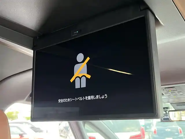トヨタ ヴェルファイア ハイブリット Z プレミア 愛媛県 2023(令5)年 0.9万km プラチナホワイトパールマイカ 登録時走行距離：9038Km/メーカーオプション純正14インチHDナビ/AM/FM/フルセグTV/Bluetooth/ビルトインＥＴＣ2.0/後席モニター/全周囲カメラ/前後ドライブレコーダー/両側パワスラ/電動リアゲート/ワイヤレス充電/パドルシフト/追従クルコン/革シート/デジタルミラー/横滑り防止装置/パーキングアシスト/LEDヘッドライト/オートライト/オートハイビーム/フォグランプ/エンジンスタートボタン/スマートキー/純正アルミホイール/純正フロアマット/シートーヒーター/エアシート/シートメモリ
