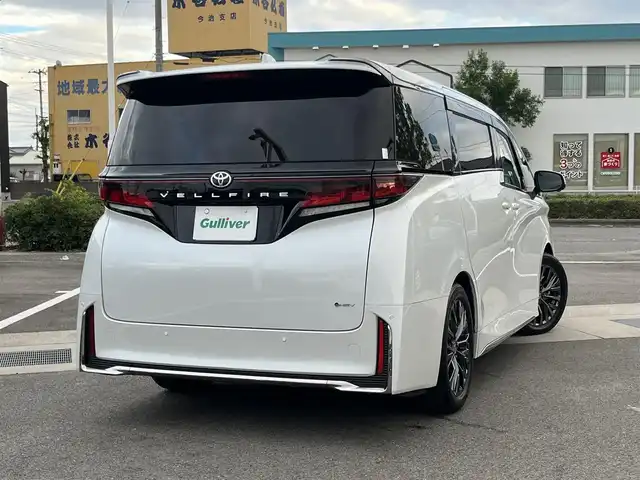 トヨタ ヴェルファイア ハイブリット Z プレミア 愛媛県 2023(令5)年 0.9万km プラチナホワイトパールマイカ 登録時走行距離：9038Km/メーカーオプション純正14インチHDナビ/AM/FM/フルセグTV/Bluetooth/ビルトインＥＴＣ2.0/後席モニター/全周囲カメラ/前後ドライブレコーダー/両側パワスラ/電動リアゲート/ワイヤレス充電/パドルシフト/追従クルコン/革シート/デジタルミラー/横滑り防止装置/パーキングアシスト/LEDヘッドライト/オートライト/オートハイビーム/フォグランプ/エンジンスタートボタン/スマートキー/純正アルミホイール/純正フロアマット/シートーヒーター/エアシート/シートメモリ