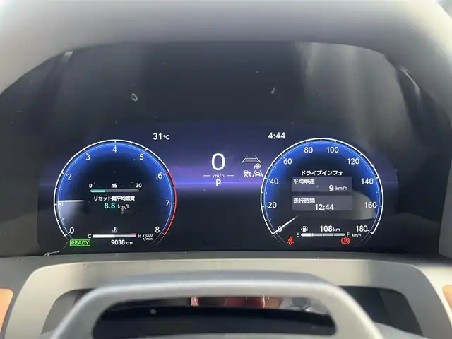 トヨタ ヴェルファイア ハイブリット Z プレミア 愛媛県 2023(令5)年 0.9万km プラチナホワイトパールマイカ 登録時走行距離：9038Km/メーカーオプション純正14インチHDナビ/AM/FM/フルセグTV/Bluetooth/ビルトインＥＴＣ2.0/後席モニター/全周囲カメラ/前後ドライブレコーダー/両側パワスラ/電動リアゲート/ワイヤレス充電/パドルシフト/追従クルコン/革シート/デジタルミラー/横滑り防止装置/パーキングアシスト/LEDヘッドライト/オートライト/オートハイビーム/フォグランプ/エンジンスタートボタン/スマートキー/純正アルミホイール/純正フロアマット/シートーヒーター/エアシート/シートメモリ