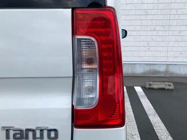 ダイハツ タント L SA Ⅲ 静岡県 2018(平30)年 2.4万km パールホワイトⅢ スマートアシスト3/純正SDナビ(NSZN-W68D)/　AM FM CD DVD Bluetooth USB/リアクリアランスソナー/センターピラーレス/リアサンシェード/アイドリングストップ/ハロゲンヘッドライト/社外フロアマット/リモコンキー/スペアキー有/フルセグTV/両側スライドドア