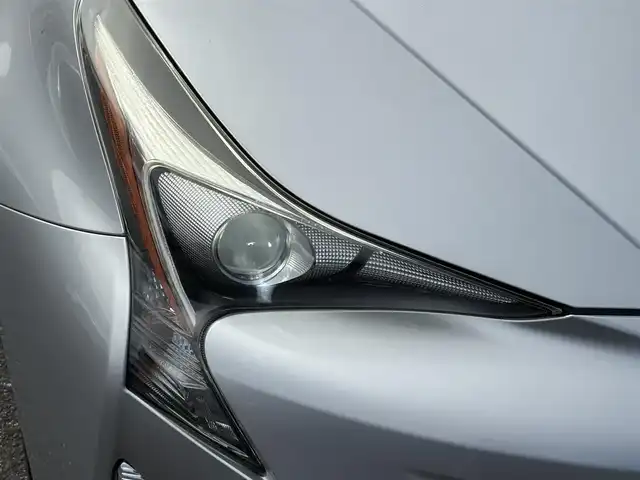 トヨタ プリウス A 大分県 2017(平29)年 5.2万km シルバーM ワンオーナー/プッシュスタート/純正SDナビ(FM/AM/CD/DVD/BT/TV)/ドライブモードセレクト/クルーズコントロール/シンプルインテリジェントパーキングアシスト/ビルトインETC/ドアバイザー/純正フロアマット/純正15インチAW/オートライト/オートマチックハイビーム/ABS/VSC/LDA/BSM/HUD/車両接近通報/前後コーナーセンサー/スマートキー/スペアキー/ISOFIX/SRSダブル・サイドエアバッグ/SRSカーテンエアバッグ/取扱説明書/ナビ取扱説明書/保証書