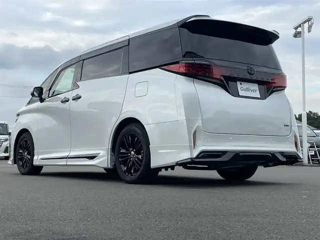 トヨタ アルファードハイブリット Z 東京都 2024(令6)年 1.4万km プラチナホワイトパールマイカ モデリスタフルエアロ〔REGAL DIGNITY STYLE〕/モデリスタシグネチャーイルミブレード/左右独立ムーンルーフ/ユニバーサルステップ/純正14型ディスプレイオーディオ/　・ナビ/フルセグTV/純正フリップダウンモニター/パノラミックビューモニター/アドバンストパーク/トヨタセーフティセンス/レーダークルーズコントロール/オートマチックハイビーム/クリアランスソナー/BSM/両側パワースライドドア/ワイヤレス充電/AC100V/ビルトインETC2.0/エグゼクティブパワーシート/シートヒーター/ベンチレーション/ステアリングヒーター/純正18インチAW〔ブラック塗装〕/3眼LEDヘッドライト/スマートキー/純正フロアマット/プッシュスタート/スマートキー
