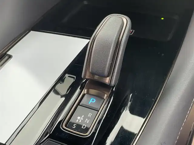 トヨタ アルファードハイブリット Z 東京都 2024(令6)年 1.4万km プラチナホワイトパールマイカ モデリスタフルエアロ〔REGAL DIGNITY STYLE〕/モデリスタシグネチャーイルミブレード/左右独立ムーンルーフ/ユニバーサルステップ/純正14型ディスプレイオーディオ/　・ナビ/フルセグTV/純正フリップダウンモニター/パノラミックビューモニター/アドバンストパーク/トヨタセーフティセンス/レーダークルーズコントロール/オートマチックハイビーム/クリアランスソナー/BSM/両側パワースライドドア/ワイヤレス充電/AC100V/ビルトインETC2.0/エグゼクティブパワーシート/シートヒーター/ベンチレーション/ステアリングヒーター/純正18インチAW〔ブラック塗装〕/3眼LEDヘッドライト/スマートキー/純正フロアマット/プッシュスタート/スマートキー