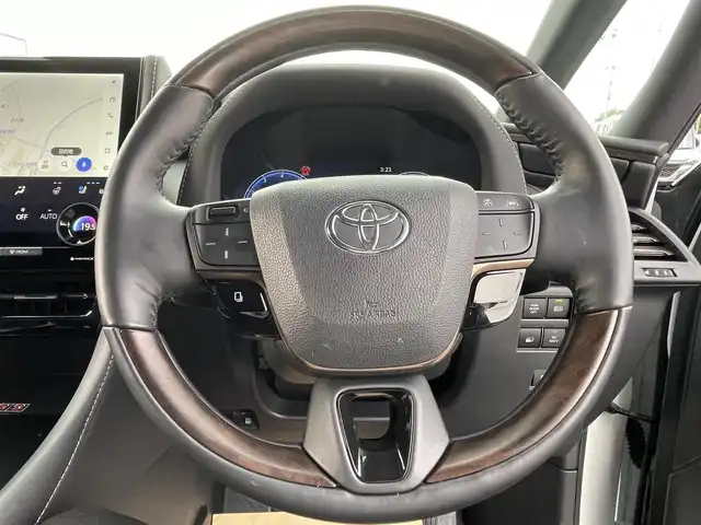 トヨタ アルファードハイブリット Z 東京都 2024(令6)年 1.4万km プラチナホワイトパールマイカ モデリスタフルエアロ〔REGAL DIGNITY STYLE〕/モデリスタシグネチャーイルミブレード/左右独立ムーンルーフ/ユニバーサルステップ/純正14型ディスプレイオーディオ/　・ナビ/フルセグTV/純正フリップダウンモニター/パノラミックビューモニター/アドバンストパーク/トヨタセーフティセンス/レーダークルーズコントロール/オートマチックハイビーム/クリアランスソナー/BSM/両側パワースライドドア/ワイヤレス充電/AC100V/ビルトインETC2.0/エグゼクティブパワーシート/シートヒーター/ベンチレーション/ステアリングヒーター/純正18インチAW〔ブラック塗装〕/3眼LEDヘッドライト/スマートキー/純正フロアマット/プッシュスタート/スマートキー