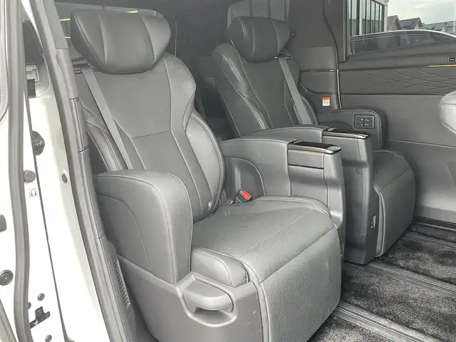 トヨタ アルファードハイブリット Z 東京都 2024(令6)年 1.4万km プラチナホワイトパールマイカ モデリスタフルエアロ〔REGAL DIGNITY STYLE〕/モデリスタシグネチャーイルミブレード/左右独立ムーンルーフ/ユニバーサルステップ/純正14型ディスプレイオーディオ/　・ナビ/フルセグTV/純正フリップダウンモニター/パノラミックビューモニター/アドバンストパーク/トヨタセーフティセンス/レーダークルーズコントロール/オートマチックハイビーム/クリアランスソナー/BSM/両側パワースライドドア/ワイヤレス充電/AC100V/ビルトインETC2.0/エグゼクティブパワーシート/シートヒーター/ベンチレーション/ステアリングヒーター/純正18インチAW〔ブラック塗装〕/3眼LEDヘッドライト/スマートキー/純正フロアマット/プッシュスタート/スマートキー