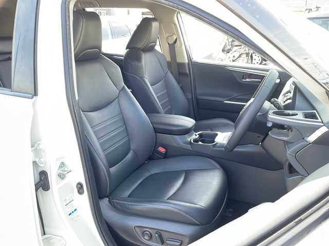 トヨタ ＲＡＶ４ G Zパッケージ 道北・旭川 2019(平31)年 4.6万km ホワイトパールクリスタルシャイン /4WD//禁煙車//純正9型SDナビ//CD/DVD/SD/MSV/BT/フルセグ//バックカメラ//デジタルインナーミラー//トヨタセーフティセンス//PCS/ACC/LTA/BSM/RCTA/PKSB/RSA//クリアランスソナー//合皮シート//シートヒーター//運転席メモリ付きパワーシート//ステアリングヒーター//ハンズフリーパワーバックドア//ビルトインETC//オートハイビーム//オートライト//LEDヘッドライト//フォグライト//純正フロアマット//ドアバイザー//ルーフレール