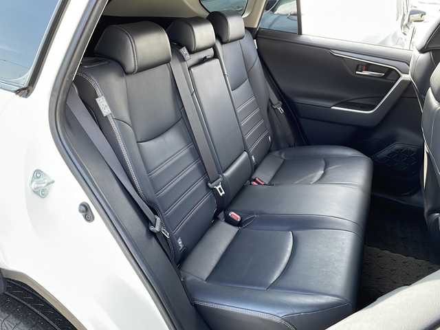 トヨタ ＲＡＶ４ G Zパッケージ 道北・旭川 2019(平31)年 4.6万km ホワイトパールクリスタルシャイン /4WD//禁煙車//純正9型SDナビ//CD/DVD/SD/MSV/BT/フルセグ//バックカメラ//デジタルインナーミラー//トヨタセーフティセンス//PCS/ACC/LTA/BSM/RCTA/PKSB/RSA//クリアランスソナー//合皮シート//シートヒーター//運転席メモリ付きパワーシート//ステアリングヒーター//ハンズフリーパワーバックドア//ビルトインETC//オートハイビーム//オートライト//LEDヘッドライト//フォグライト//純正フロアマット//ドアバイザー//ルーフレール