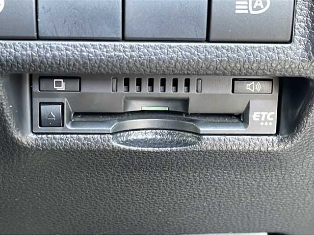 トヨタ ＲＡＶ４ G Zパッケージ 道北・旭川 2019(平31)年 4.6万km ホワイトパールクリスタルシャイン /4WD//禁煙車//純正9型SDナビ//CD/DVD/SD/MSV/BT/フルセグ//バックカメラ//デジタルインナーミラー//トヨタセーフティセンス//PCS/ACC/LTA/BSM/RCTA/PKSB/RSA//クリアランスソナー//合皮シート//シートヒーター//運転席メモリ付きパワーシート//ステアリングヒーター//ハンズフリーパワーバックドア//ビルトインETC//オートハイビーム//オートライト//LEDヘッドライト//フォグライト//純正フロアマット//ドアバイザー//ルーフレール