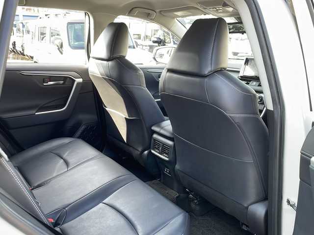 トヨタ ＲＡＶ４ G Zパッケージ 道北・旭川 2019(平31)年 4.6万km ホワイトパールクリスタルシャイン /4WD//禁煙車//純正9型SDナビ//CD/DVD/SD/MSV/BT/フルセグ//バックカメラ//デジタルインナーミラー//トヨタセーフティセンス//PCS/ACC/LTA/BSM/RCTA/PKSB/RSA//クリアランスソナー//合皮シート//シートヒーター//運転席メモリ付きパワーシート//ステアリングヒーター//ハンズフリーパワーバックドア//ビルトインETC//オートハイビーム//オートライト//LEDヘッドライト//フォグライト//純正フロアマット//ドアバイザー//ルーフレール
