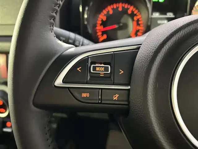 スズキ ジムニー ノマド FC 大分県 2025(令7)年 0.1千km 黒 ・ワンオーナー/・プッシュエンジンスタート/・誤発進抑制機能/・後退時ブレーキサポート/・後方誤発進抑制機能/・車線逸脱警報機能/・ふらつき警報機能/・プリクラッシュセーフティシステム/・横滑り制御システム/・ハイビームアシスト/・先行車発進お知らせ機能/・アダプティブクルーズコントロール/・標識認識機能/・ヘッドランプウォッシャー/・ヒーテッドドアミラー/・ステアリングスイッチ/・シートヒーター　運転席/助手席/・ダウンヒルアシスト/・レベライザー/・ウィンカーミラー/・革巻ステアリング/・背面タイヤ/・純正15インチアルミホイル/・ガンメタリック塗装フロントグリル/・LEDランプ/・フォグランプ/・純正フロアマット/・保証書/・取扱説明書/・スペアキー１本/・カラーコード　WB３