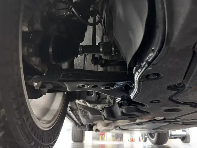 レクサス ＮＸ 350h Fスポーツ 三重県 2022(令4)年 4万km ホワイトノーヴァガラスフレーク Pガソリン・ハイブリッド/FF/MTモード付CVT/14インチナビ/（FM/AM/TV/Bluetooth/USB/iPod/Miracast/CarPlay/AndroidAuto）/パノラミックビューモニター（床下透過表示機能付）*/ETC2.0/LEXUS Safety System＋/・プリクラッシュセーフティ/・緊急時操舵支援＋フロントクロストラフィックアラート＋レーンチェンジアシスト*/・アダプティブハイビーム/・レーントレーシングアシスト/・レーダークルコン/・ロードサインアシスト/・プロアクティブドライビングアシスト/●ブラインドスポットモニター/●安心降車アシスト/●パーキングサポートブレーキ（静止物＋後方接近車両、後方歩行者）/など/装備/・パノラマムーンルーフ*＋ルーフレール/・3眼LEDヘッドランプ*/・寒冷地仕様/・黒×白 Fスポ用シート（本革・ブラック＆リッチクリーム）/・8wayパワーシート（Dメモリー・ランバーサポート付/N）/・シートベンチレーション（D/N）/・ハンズフリーパワーバックドア/・AC100Vコンセント（100W）/・カラーHUD（連動ステアリングスイッチ付）/・左右独立オートエアコン/・スマートキーx2/など/*…OP