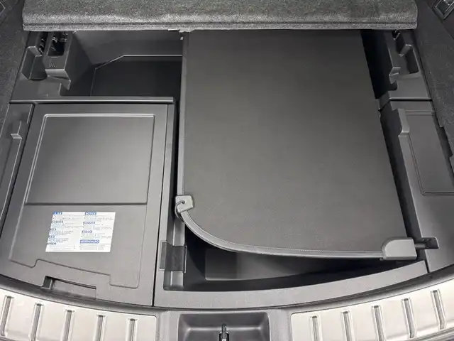 レクサス ＮＸ 350h Fスポーツ 三重県 2022(令4)年 4万km ホワイトノーヴァガラスフレーク Pガソリン・ハイブリッド/FF/MTモード付CVT/14インチナビ/（FM/AM/TV/Bluetooth/USB/iPod/Miracast/CarPlay/AndroidAuto）/パノラミックビューモニター（床下透過表示機能付）*/ETC2.0/LEXUS Safety System＋/・プリクラッシュセーフティ/・緊急時操舵支援＋フロントクロストラフィックアラート＋レーンチェンジアシスト*/・アダプティブハイビーム/・レーントレーシングアシスト/・レーダークルコン/・ロードサインアシスト/・プロアクティブドライビングアシスト/●ブラインドスポットモニター/●安心降車アシスト/●パーキングサポートブレーキ（静止物＋後方接近車両、後方歩行者）/など/装備/・パノラマムーンルーフ*＋ルーフレール/・3眼LEDヘッドランプ*/・寒冷地仕様/・黒×白 Fスポ用シート（本革・ブラック＆リッチクリーム）/・8wayパワーシート（Dメモリー・ランバーサポート付/N）/・シートベンチレーション（D/N）/・ハンズフリーパワーバックドア/・AC100Vコンセント（100W）/・カラーHUD（連動ステアリングスイッチ付）/・左右独立オートエアコン/・スマートキーx2/など/*…OP