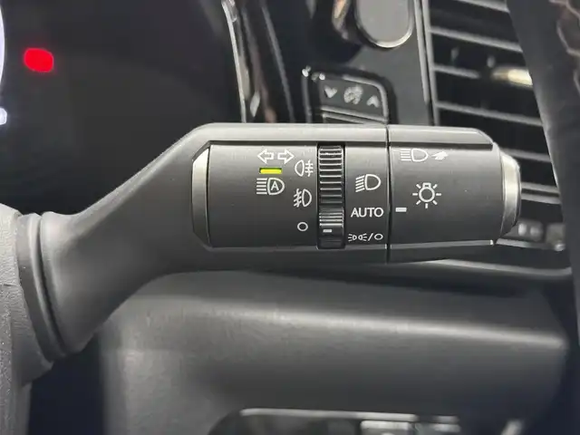 レクサス ＮＸ 350h Fスポーツ 三重県 2022(令4)年 4万km ホワイトノーヴァガラスフレーク Pガソリン・ハイブリッド/FF/MTモード付CVT/14インチナビ/（FM/AM/TV/Bluetooth/USB/iPod/Miracast/CarPlay/AndroidAuto）/パノラミックビューモニター（床下透過表示機能付）*/ETC2.0/LEXUS Safety System＋/・プリクラッシュセーフティ/・緊急時操舵支援＋フロントクロストラフィックアラート＋レーンチェンジアシスト*/・アダプティブハイビーム/・レーントレーシングアシスト/・レーダークルコン/・ロードサインアシスト/・プロアクティブドライビングアシスト/●ブラインドスポットモニター/●安心降車アシスト/●パーキングサポートブレーキ（静止物＋後方接近車両、後方歩行者）/など/装備/・パノラマムーンルーフ*＋ルーフレール/・3眼LEDヘッドランプ*/・寒冷地仕様/・黒×白 Fスポ用シート（本革・ブラック＆リッチクリーム）/・8wayパワーシート（Dメモリー・ランバーサポート付/N）/・シートベンチレーション（D/N）/・ハンズフリーパワーバックドア/・AC100Vコンセント（100W）/・カラーHUD（連動ステアリングスイッチ付）/・左右独立オートエアコン/・スマートキーx2/など/*…OP