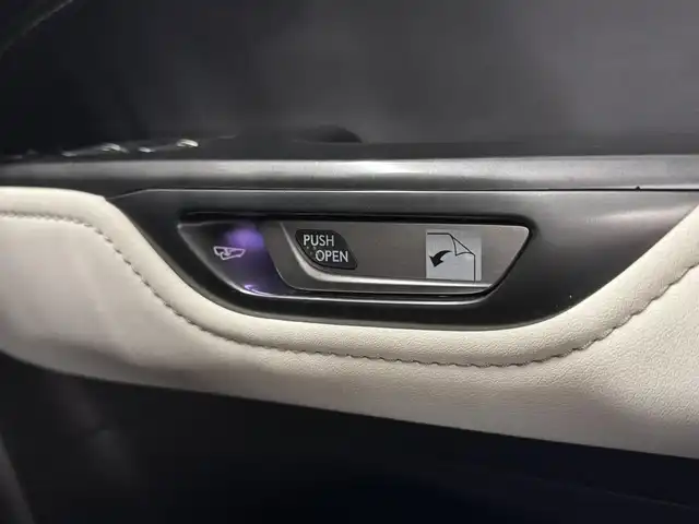 レクサス ＮＸ 350h Fスポーツ 三重県 2022(令4)年 4万km ホワイトノーヴァガラスフレーク Pガソリン・ハイブリッド/FF/MTモード付CVT/14インチナビ/（FM/AM/TV/Bluetooth/USB/iPod/Miracast/CarPlay/AndroidAuto）/パノラミックビューモニター（床下透過表示機能付）*/ETC2.0/LEXUS Safety System＋/・プリクラッシュセーフティ/・緊急時操舵支援＋フロントクロストラフィックアラート＋レーンチェンジアシスト*/・アダプティブハイビーム/・レーントレーシングアシスト/・レーダークルコン/・ロードサインアシスト/・プロアクティブドライビングアシスト/●ブラインドスポットモニター/●安心降車アシスト/●パーキングサポートブレーキ（静止物＋後方接近車両、後方歩行者）/など/装備/・パノラマムーンルーフ*＋ルーフレール/・3眼LEDヘッドランプ*/・寒冷地仕様/・黒×白 Fスポ用シート（本革・ブラック＆リッチクリーム）/・8wayパワーシート（Dメモリー・ランバーサポート付/N）/・シートベンチレーション（D/N）/・ハンズフリーパワーバックドア/・AC100Vコンセント（100W）/・カラーHUD（連動ステアリングスイッチ付）/・左右独立オートエアコン/・スマートキーx2/など/*…OP