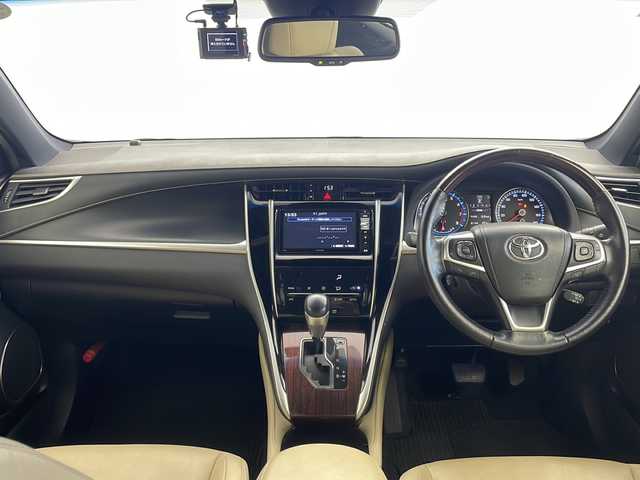 トヨタ ハリアー プレミアム 茨城県 2015(平27)年 8.2万km ホワイトパールクリスタルシャイン メモリナビ　フルセグＴＶ　バックモニター　後席モニター　ＬＥＤヘッドライト　フォグライト　スマートキー　純正１８インチアルミホイール　ハーフレザーシート　ウッドコンビステアリング　横滑り防止装置