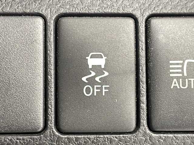 トヨタ ハリアー プレミアム 茨城県 2015(平27)年 8.2万km ホワイトパールクリスタルシャイン メモリナビ　フルセグＴＶ　バックモニター　後席モニター　ＬＥＤヘッドライト　フォグライト　スマートキー　純正１８インチアルミホイール　ハーフレザーシート　ウッドコンビステアリング　横滑り防止装置