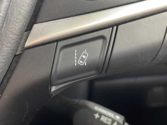 トヨタ ハリアー プレミアム 茨城県 2015(平27)年 8.2万km ホワイトパールクリスタルシャイン メモリナビ　フルセグＴＶ　バックモニター　後席モニター　ＬＥＤヘッドライト　フォグライト　スマートキー　純正１８インチアルミホイール　ハーフレザーシート　ウッドコンビステアリング　横滑り防止装置