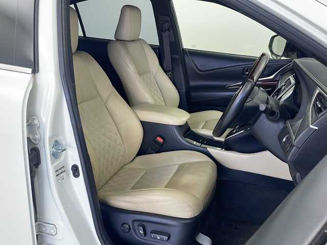 トヨタ ハリアー プレミアム 茨城県 2015(平27)年 8.2万km ホワイトパールクリスタルシャイン メモリナビ　フルセグＴＶ　バックモニター　後席モニター　ＬＥＤヘッドライト　フォグライト　スマートキー　純正１８インチアルミホイール　ハーフレザーシート　ウッドコンビステアリング　横滑り防止装置