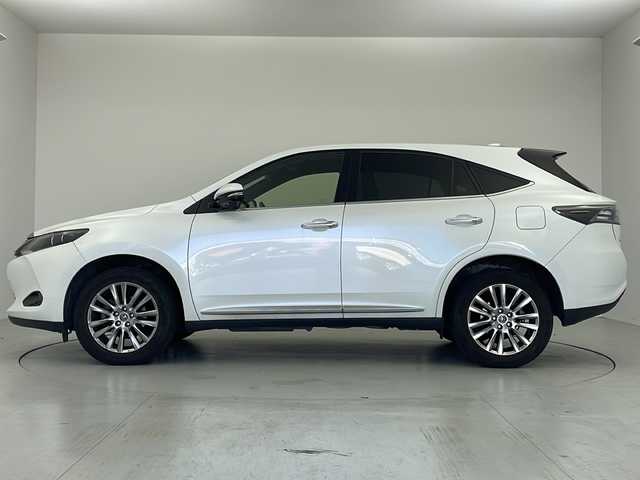 トヨタ ハリアー プレミアム 茨城県 2015(平27)年 8.2万km ホワイトパールクリスタルシャイン メモリナビ　フルセグＴＶ　バックモニター　後席モニター　ＬＥＤヘッドライト　フォグライト　スマートキー　純正１８インチアルミホイール　ハーフレザーシート　ウッドコンビステアリング　横滑り防止装置