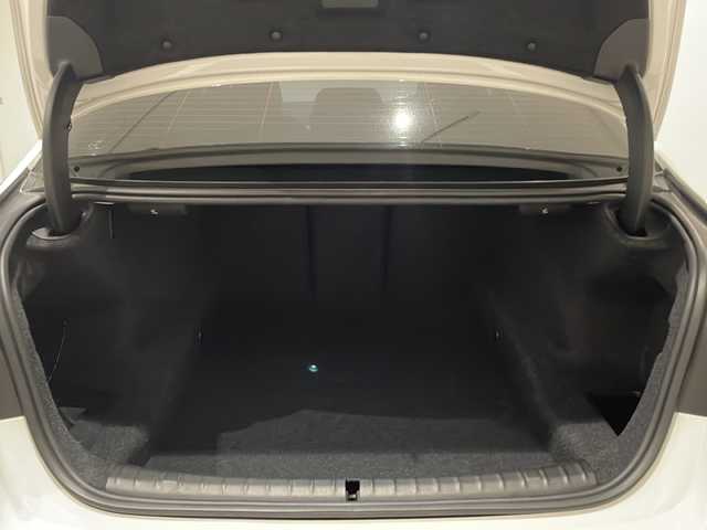 ＢＭＷ ５２３ｄ xDrive Mスピリット 新潟県 2020(令2)年 4万km アルピンホワイトⅢ オプション装備/ハイライン・パッケージ/・ランバー・サポート（運転席&助手席、電動調節式）/・シート・ヒーティング（フロント&リヤ）/・ダコタ・レザー・シート/アドバンス・パッケージ/・コンフォート・アクセス（スマート・オープン機能付）/・オートマチック・トランク・リッド・オペレーション(オープン／クローズ）/・アンビエント・ライト（ドア・パネル、インスツルメント・パネル、フロント・センター・コンソール内）/・アダプティブLEDヘッドライト/・LEDスモール・ライト・リング/・LEDフロント・サイド・マーカー、ハイビーム・アシスタント。光軸自動調整機構付）/・パーキング・アシスト・プラス/・パーキング・アシスト、トップ・ビュー＋3Dビュー、サイド・ビュー・カメラ、リヤ・ビュー・カメラ/・電動フロント・シート/標準装備/ドライビング・アシスト・プラス/・ACC／アクティブ・クルーズ・コントロール/・ステアリング&レーン・コントロール・アシスト/・レーン・ディパーチャー・ウォーニング/・レーン・チェンジ・ウォーニング/BMWヘッドアップ・ディスプレイ/USBオーディオ・インターフェイス/ETC2.0