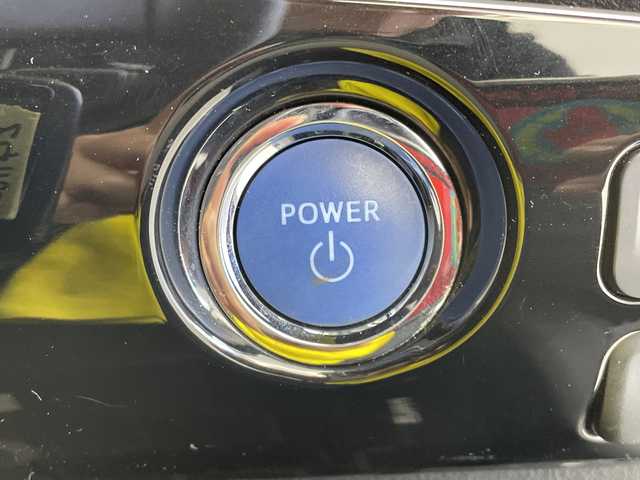 トヨタ プリウス Sセーフティプラス 愛知県 2018(平30)年 1.4万km アティチュードブラックマイカ 純正９インチナビ/・Ｂｌｕｅｔｏｏｔｈ/・フルセグ/・ＤＶＤ　ＣＤ/モデリスタエアロ/バックカメラ/ビルトインＥＴＣ/パーキングアシスト/トヨタセーフティーセンス/追従クルコン/衝突軽減/クリアランスソナー/レーンキープ/オートマチックハイビーム/LEDヘッドライト/ステアリングスイッチ