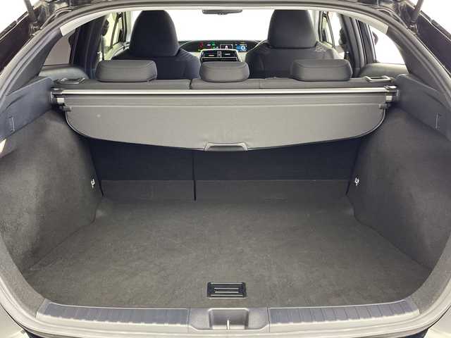 トヨタ プリウス Sセーフティプラス 愛知県 2018(平30)年 1.4万km アティチュードブラックマイカ 純正９インチナビ/・Ｂｌｕｅｔｏｏｔｈ/・フルセグ/・ＤＶＤ　ＣＤ/モデリスタエアロ/バックカメラ/ビルトインＥＴＣ/パーキングアシスト/トヨタセーフティーセンス/追従クルコン/衝突軽減/クリアランスソナー/レーンキープ/オートマチックハイビーム/LEDヘッドライト/ステアリングスイッチ