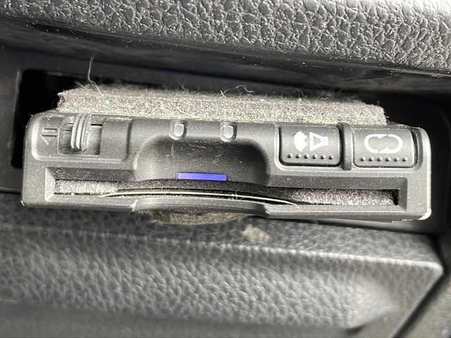 トヨタ ノア ハイブリッド Si 香川県 2018(平30)年 11.6万km ブラッキッシュアゲハガラスフレーク Toyota Safety Sense C/・プリクラッシュセーフティシステム（PCS）/・レーンディパーチャーアラート（LDA）/・オートマチックハイビーム（AHB）/・先行車発進告知機能/純正9型メモリナビ(NSZT-Y66T)/・フルセグTV/・AM/FM/・DVD/CD/・Bluetooth接続/後席モニター（V12T-R66C）/両側パワースライドドア/バックカメラ/パーソナルテーブル/ロールカーテンシェード/純正16インチアルミホイール/純正LEDライト/フロントフォグランプ/横滑り防止機能/レーダークルーズコントロール/前席シートヒーター/前席エアシート/プッシュスタート/スマートキー/ステアリングリモコン/純正フロアマット/ETC/前後ドライブレコーダー/ウィンカーミラー