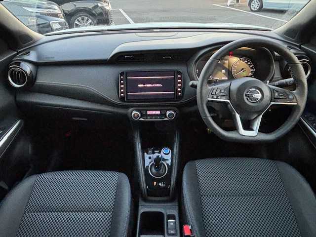 日産 キックス X 宮城県 2021(令3)年 6.7万km ブリリアントホワイトパール 登録時走行距離66451km/純正SDナビ/ワンオーナー/プロパイロット/シートヒーター/アラウンドビューモニター/ドライブレコーダー/ETC/衝突軽減システム/ステアリングヒーター/コーナーセンサー/クリアランスソナー/ヘッドライトイベライザー/ドアバイザー/フォグランプ/純正アルミホイール/社外フロアマット/ウインカーミラー/電動格納ミラー