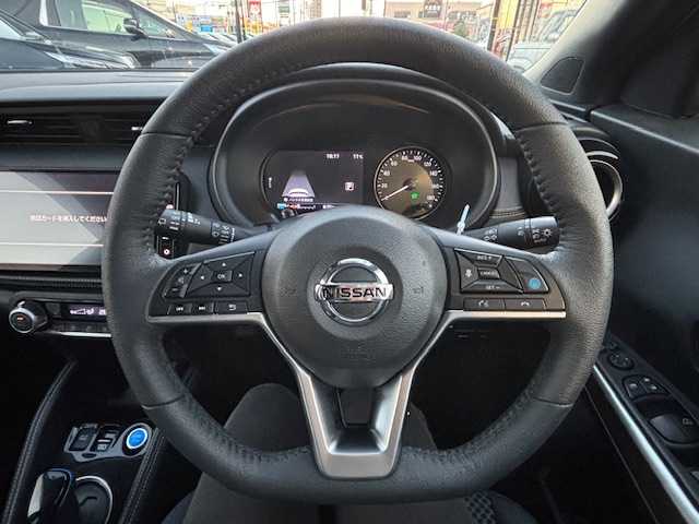 日産 キックス X 宮城県 2021(令3)年 6.7万km ブリリアントホワイトパール 登録時走行距離66451km/純正SDナビ/ワンオーナー/プロパイロット/シートヒーター/アラウンドビューモニター/ドライブレコーダー/ETC/衝突軽減システム/ステアリングヒーター/コーナーセンサー/クリアランスソナー/ヘッドライトイベライザー/ドアバイザー/フォグランプ/純正アルミホイール/社外フロアマット/ウインカーミラー/電動格納ミラー