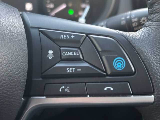 日産 キックス X 宮城県 2021(令3)年 6.7万km ブリリアントホワイトパール 登録時走行距離66451km/純正SDナビ/ワンオーナー/プロパイロット/シートヒーター/アラウンドビューモニター/ドライブレコーダー/ETC/衝突軽減システム/ステアリングヒーター/コーナーセンサー/クリアランスソナー/ヘッドライトイベライザー/ドアバイザー/フォグランプ/純正アルミホイール/社外フロアマット/ウインカーミラー/電動格納ミラー