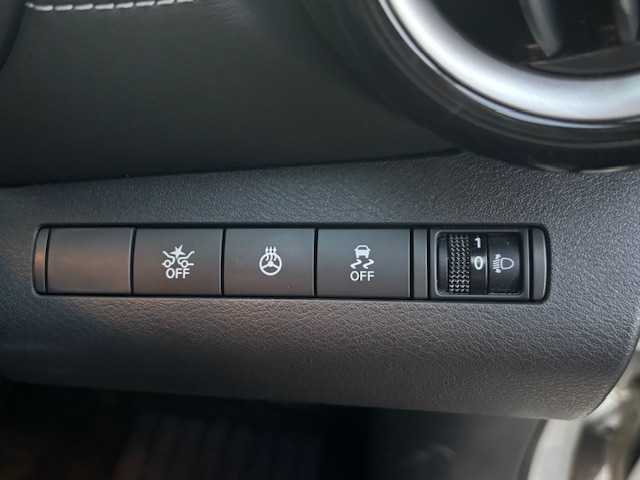 日産 キックス X 宮城県 2021(令3)年 6.7万km ブリリアントホワイトパール 登録時走行距離66451km/純正SDナビ/ワンオーナー/プロパイロット/シートヒーター/アラウンドビューモニター/ドライブレコーダー/ETC/衝突軽減システム/ステアリングヒーター/コーナーセンサー/クリアランスソナー/ヘッドライトイベライザー/ドアバイザー/フォグランプ/純正アルミホイール/社外フロアマット/ウインカーミラー/電動格納ミラー