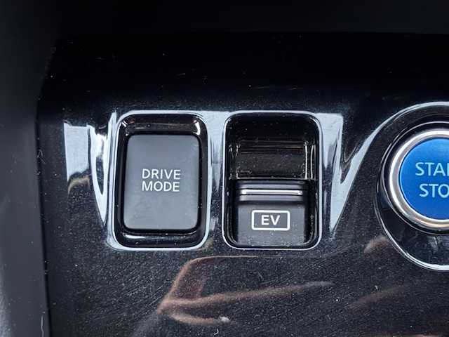 日産 キックス X 宮城県 2021(令3)年 6.7万km ブリリアントホワイトパール 登録時走行距離66451km/純正SDナビ/ワンオーナー/プロパイロット/シートヒーター/アラウンドビューモニター/ドライブレコーダー/ETC/衝突軽減システム/ステアリングヒーター/コーナーセンサー/クリアランスソナー/ヘッドライトイベライザー/ドアバイザー/フォグランプ/純正アルミホイール/社外フロアマット/ウインカーミラー/電動格納ミラー