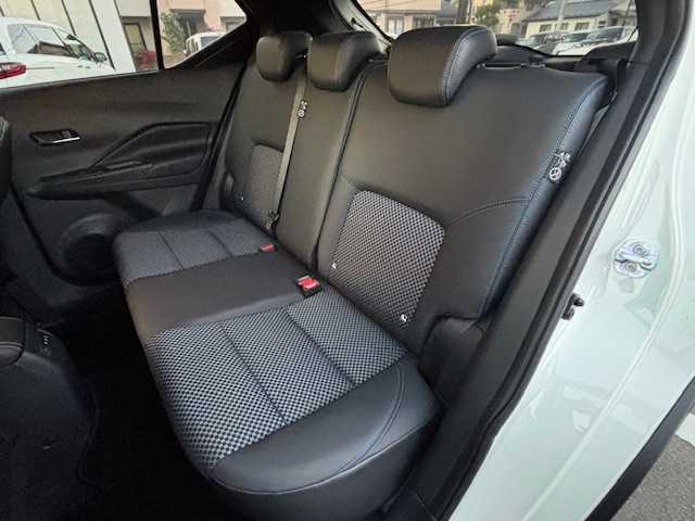 日産 キックス X 宮城県 2021(令3)年 6.7万km ブリリアントホワイトパール 登録時走行距離66451km/純正SDナビ/ワンオーナー/プロパイロット/シートヒーター/アラウンドビューモニター/ドライブレコーダー/ETC/衝突軽減システム/ステアリングヒーター/コーナーセンサー/クリアランスソナー/ヘッドライトイベライザー/ドアバイザー/フォグランプ/純正アルミホイール/社外フロアマット/ウインカーミラー/電動格納ミラー