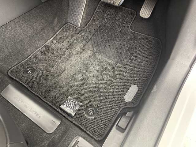 トヨタ カローラ クロス ハイブリッド Z 群馬県 2025(令7)年 0.7万km プラチナホワイトパールマイカ 純正１０．５型ナビ　全周囲カメラ　ＬＥＤリヤフォグランプ　トヨタチームメイト　ＢＳＭ　ハーフレザーシート　シートヒーター　ＥＴＣ２．０　衝突被害軽減ブレーキ　レーンアシスト　LEDヘッドライト　禁煙