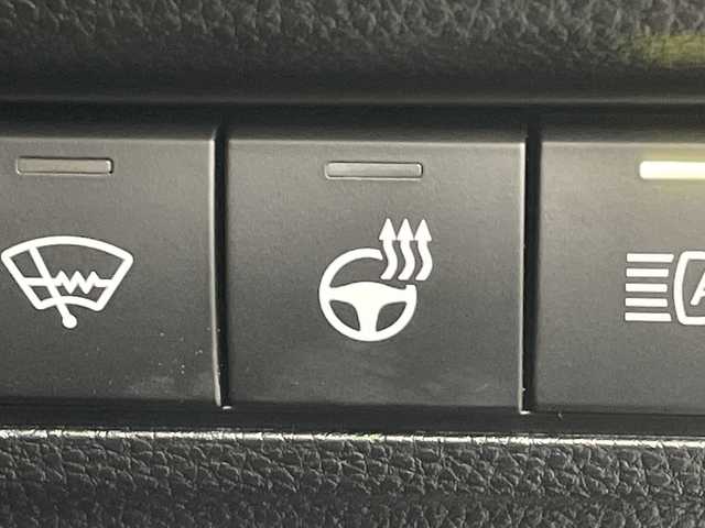 トヨタ カローラ クロス ハイブリッド Z 群馬県 2025(令7)年 0.7万km プラチナホワイトパールマイカ 純正１０．５型ナビ　全周囲カメラ　ＬＥＤリヤフォグランプ　トヨタチームメイト　ＢＳＭ　ハーフレザーシート　シートヒーター　ＥＴＣ２．０　衝突被害軽減ブレーキ　レーンアシスト　LEDヘッドライト　禁煙