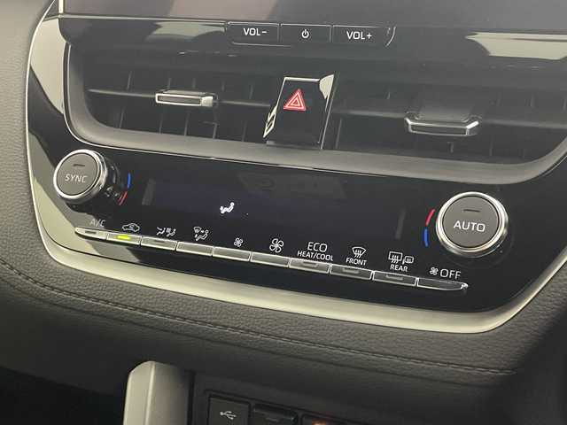 トヨタ カローラ クロス ハイブリッド Z 群馬県 2025(令7)年 0.7万km プラチナホワイトパールマイカ 純正１０．５型ナビ　全周囲カメラ　ＬＥＤリヤフォグランプ　トヨタチームメイト　ＢＳＭ　ハーフレザーシート　シートヒーター　ＥＴＣ２．０　衝突被害軽減ブレーキ　レーンアシスト　LEDヘッドライト　禁煙