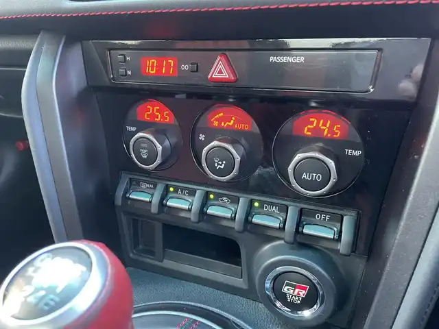 トヨタ ８６ GT 埼玉県 2015(平27)年 11.5万km ライトニングレッド /柿本マフラー//BLITZエアクリーナー//BLITZ車高調//DVDナビ//バックカメラ//ETC//スマートキーx2//キセノン//W.サイド.カーテンエアバッグ//ABS//横滑り防止装置//革巻きステアリング//Fフォグランプ//フロントスポイラー//リヤスポイラー//純正17インチAW//新車時保証書//取扱説明書