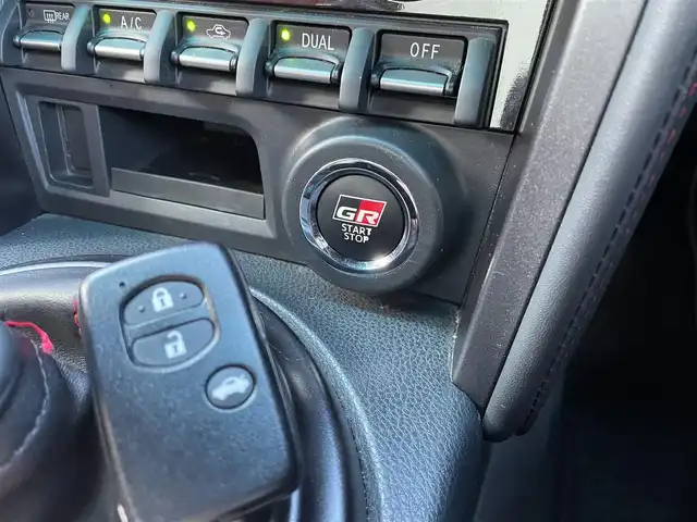 トヨタ ８６ GT 埼玉県 2015(平27)年 11.5万km ライトニングレッド /柿本マフラー//BLITZエアクリーナー//BLITZ車高調//DVDナビ//バックカメラ//ETC//スマートキーx2//キセノン//W.サイド.カーテンエアバッグ//ABS//横滑り防止装置//革巻きステアリング//Fフォグランプ//フロントスポイラー//リヤスポイラー//純正17インチAW//新車時保証書//取扱説明書