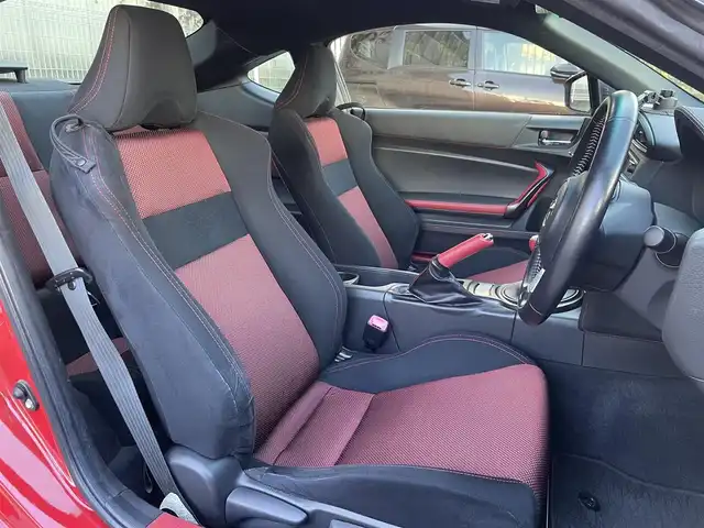 トヨタ ８６ GT 埼玉県 2015(平27)年 11.5万km ライトニングレッド /柿本マフラー//BLITZエアクリーナー//BLITZ車高調//DVDナビ//バックカメラ//ETC//スマートキーx2//キセノン//W.サイド.カーテンエアバッグ//ABS//横滑り防止装置//革巻きステアリング//Fフォグランプ//フロントスポイラー//リヤスポイラー//純正17インチAW//新車時保証書//取扱説明書