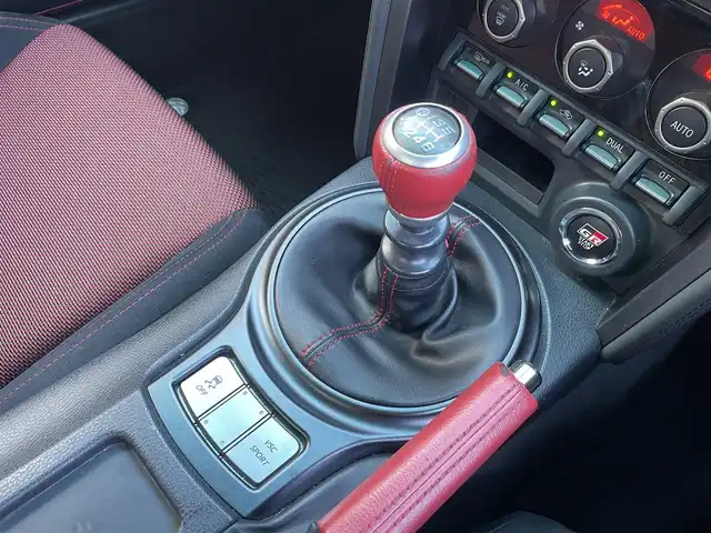 トヨタ ８６ GT 埼玉県 2015(平27)年 11.5万km ライトニングレッド /柿本マフラー//BLITZエアクリーナー//BLITZ車高調//DVDナビ//バックカメラ//ETC//スマートキーx2//キセノン//W.サイド.カーテンエアバッグ//ABS//横滑り防止装置//革巻きステアリング//Fフォグランプ//フロントスポイラー//リヤスポイラー//純正17インチAW//新車時保証書//取扱説明書