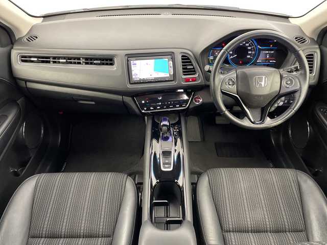 ホンダ ヴェゼル ハイブリッド Z 鹿児島県 2014(平26)年 8.4万km ホワイトオーキッドパール 純正ナビ　/前後ドライブレコーダー　/クルーズコントロール　ハーフレザー　/パドルシフト　/ブレーキホールド　/オートライト　/前席シートヒーター　/チップアップシート　/ＬＥＤヘッドライト　/ＥＴＣ　/ＣＴＢＡ