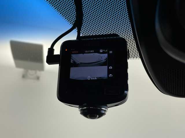 ホンダ ヴェゼル ハイブリッド Z 鹿児島県 2014(平26)年 8.4万km ホワイトオーキッドパール 純正ナビ　/前後ドライブレコーダー　/クルーズコントロール　ハーフレザー　/パドルシフト　/ブレーキホールド　/オートライト　/前席シートヒーター　/チップアップシート　/ＬＥＤヘッドライト　/ＥＴＣ　/ＣＴＢＡ