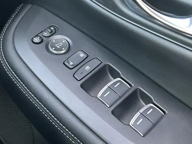 ホンダ ＺＲ－Ｖ Z 群馬県 2023(令5)年 0.7万km Ｄグリーン ワンオーナー/純正9インチワイドナビ/（フルセグ/AppleCarPlay/AndroidAuto）/マルチビューカメラシステム/BOSEプレミアムサウンドシステム/ホンダセンシング/・衝突軽減ブレーキ/・後方誤発進抑制機能/・歩行者事故低減ステアリング/・渋滞追従機能付アダプティブクルーズコントロール/・車線維持支援システム/・先行車発進お知らせ機能/・標識認識機能/・ブラインドスポットインフォメーション/・後退出庫サポート/・誤発進抑制機能/・近距離衝突軽減ブレーキ/・路外逸脱抑制機能/・トラフィックジャムアシスト/・オートハイビーム/・パーキングセンサーシステム/アクティブコーナリングライト/ステアリングヒーター/パドルシフト/革シート/シートヒーター/ドライビングポジションシステム/置くだけ充電/パワーバックドア/ETC/前後ドライブレコーダー/LEDヘッドランプ/保証書・取説・スペアキー