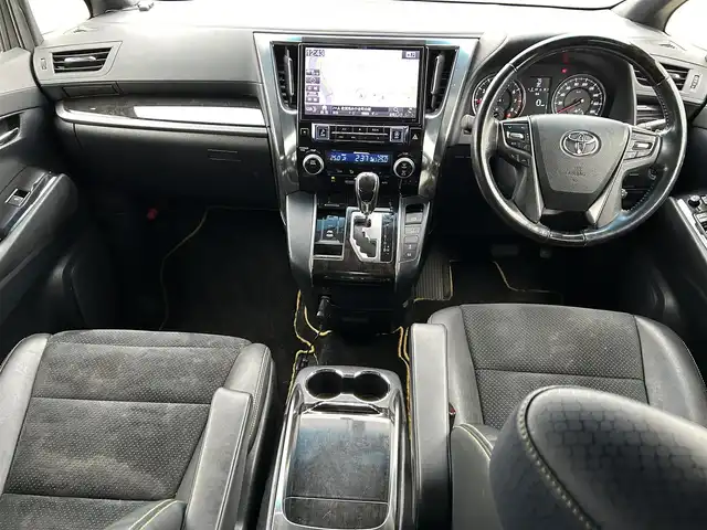 トヨタ ヴェルファイア Z Aエディション 佐賀県 2017(平29)年 6.2万km ブラック アルパイン11インチメモリーナビゲーション/・フルセグTV/CD/DVD/SD/Bluetooth/アルパイン12.8インチフリップダウンモニター/バックカメラ/前後ドライブレコーダー機能付デジタルインナーミラー/ビルトインETC/TVキャンセラー/両側パワースライドドア/100V電源/電子パーキングブレーキ/・AUTO HOLD機能/ハーフレザーシート/キャプテンシート/N席＋2列目オットマン/ISOFIX対応/革巻きステアリング/ステアリングリモコン/純正18インチアルミホイール/純正LEDヘッドライト/純正フォグランプ/純正フロアマット/純正ドアバイザ―/取扱説明書/クルーズコントロール/前後クリアランスソナー