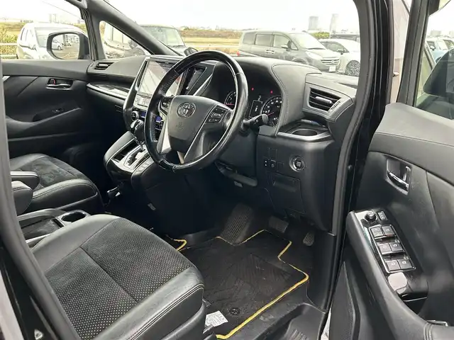 トヨタ ヴェルファイア Z Aエディション 佐賀県 2017(平29)年 6.2万km ブラック アルパイン11インチメモリーナビゲーション/・フルセグTV/CD/DVD/SD/Bluetooth/アルパイン12.8インチフリップダウンモニター/バックカメラ/前後ドライブレコーダー機能付デジタルインナーミラー/ビルトインETC/TVキャンセラー/両側パワースライドドア/100V電源/電子パーキングブレーキ/・AUTO HOLD機能/ハーフレザーシート/キャプテンシート/N席＋2列目オットマン/ISOFIX対応/革巻きステアリング/ステアリングリモコン/純正18インチアルミホイール/純正LEDヘッドライト/純正フォグランプ/純正フロアマット/純正ドアバイザ―/取扱説明書/クルーズコントロール/前後クリアランスソナー