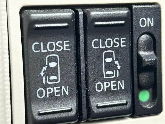 ダイハツ ムーヴ キャンバス 大阪府 2021(令3)年 2.2万km パールホワイトⅢ/ナチュラルベージュマイカメタリック 2トーン 社外ナビ　Stradaナビ/・Bluetooth/フルセグTV/CD/DVD/IPod/ラジオ/主要装備/・アラウンドビューモニター/・衝突軽減ブレーキ/・横滑り防止装置/・両側パワースライドドア/・ステアリングスイッチ/・ハロゲンヘッドライト/・オートマチックハイビーム/・ヘッドライトレベライザー/・フォグランプ/・純正ホイールキャップ/・純正フロアマット/・前後ドライブレコーダー/・ETC