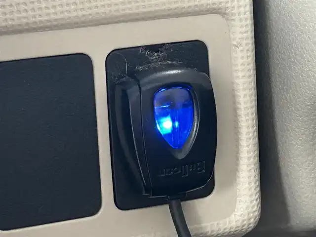 ダイハツ ムーヴ キャンバス 大阪府 2021(令3)年 2.2万km パールホワイトⅢ/ナチュラルベージュマイカメタリック 2トーン 社外ナビ　Stradaナビ/・Bluetooth/フルセグTV/CD/DVD/IPod/ラジオ/主要装備/・アラウンドビューモニター/・衝突軽減ブレーキ/・横滑り防止装置/・両側パワースライドドア/・ステアリングスイッチ/・ハロゲンヘッドライト/・オートマチックハイビーム/・ヘッドライトレベライザー/・フォグランプ/・純正ホイールキャップ/・純正フロアマット/・前後ドライブレコーダー/・ETC