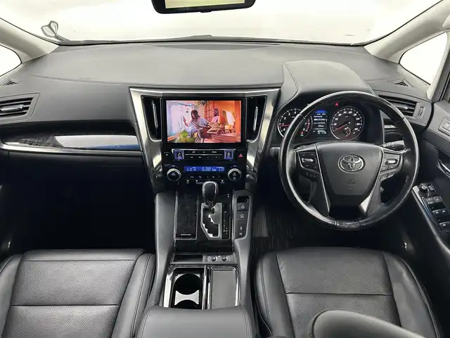 トヨタ アルファード S Cパッケージ 熊本県 2019(令1)年 6.3万km ホワイトパールクリスタルシャイン アルパイン11型ナビEX１１X（Bluetooth・CD・DVD・TV・HDMI・SD）/アルパインフリップダウンモニター/モデリスタエアロ/100V充電/両側パワースライドドア/バックカメラ/ETC/パワーバックドア/トヨタセーフティーセンス/・プリクラッシュセーフティ/・レーンディパーチャーアラート/・レーダークルーズコントロール/・アダプティブハイビームアシスト/・オートマチックハイビーム/・パーキングサポートブレーキ/・ブラインドスポットモニター/前後コーナーセンサー/前方ドライブレコーダー/ステアリングスイッチ/デジタルインナーミラー/シートヒーター/ステアリングヒーター/エアーシート/前席・2列目パワーシート/助手席・2列目オットマン/横滑り防止/オートライト/オートマチックハイビーム/LEDヘッドライト/フォグライト/スマートキー/プッシュスタート/スペアキー1本/保証書/取扱説明書