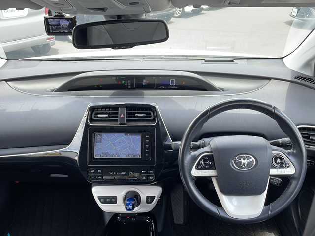 トヨタ プリウス A プレミアム 長野県 2016(平28)年 10.5万km ホワイトパールクリスタルシャイン 純正ナビ/フルセグTV/バックカメラ/横滑り防止装置/コーナーセンサー/レーンキープアシスト/衝突被害軽減システム/BSM/レーダークルーズコントロール/ドライブレコーダー/ETC/パーキングアシスト/革巻きステアリング/レザーシート/パワーシート/シートヒーター/HUD/純正フロアマット/オートライト/ハイビーム/LEDヘッドライト/フォグランプ/保証書・取扱説明書・記録簿(R2.3.5)
